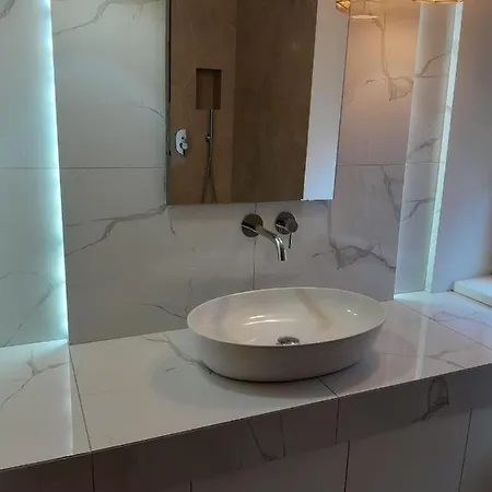 Deluxe *